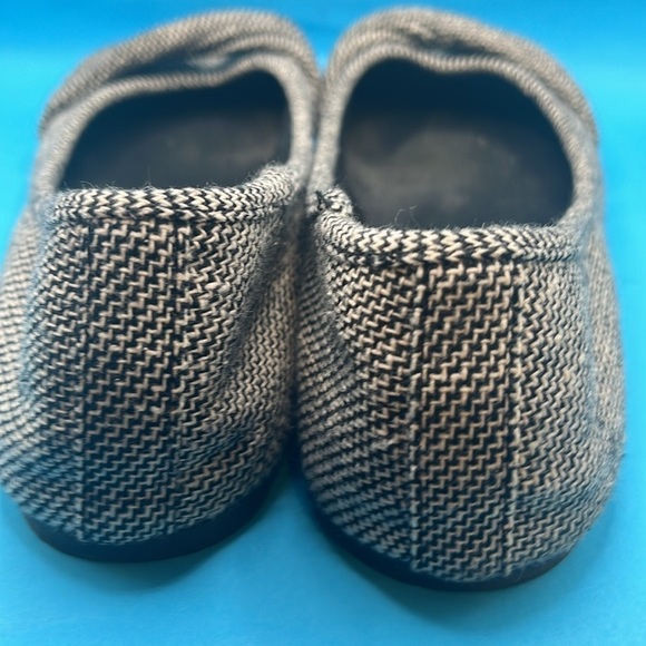 Women’s American Eagle ballet slippers, size 7- black and white - Picture 5 of 7